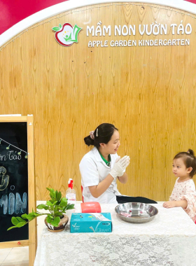 Bé Yêu Uống Vitamin A Tại Trường: Hành Động Bé Nhỏ, Ý Nghĩa Thật To!