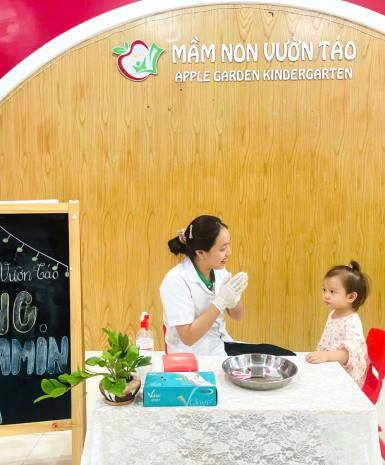 Bé Yêu Uống Vitamin A Tại Trường: Hành Động Bé Nhỏ, Ý Nghĩa Thật To!