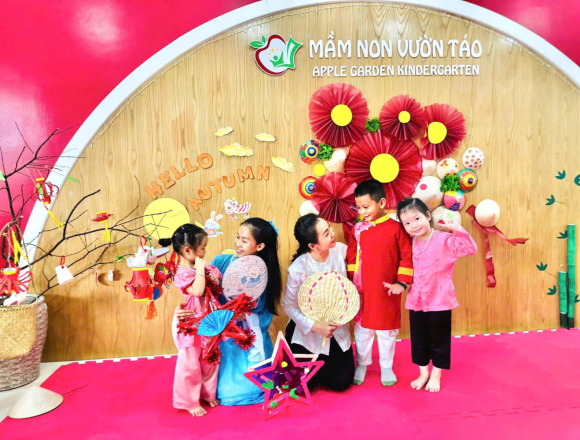 TRUNG THU CỦA CÁC BÉ RED APPLE 1&2 NHÀ AGK