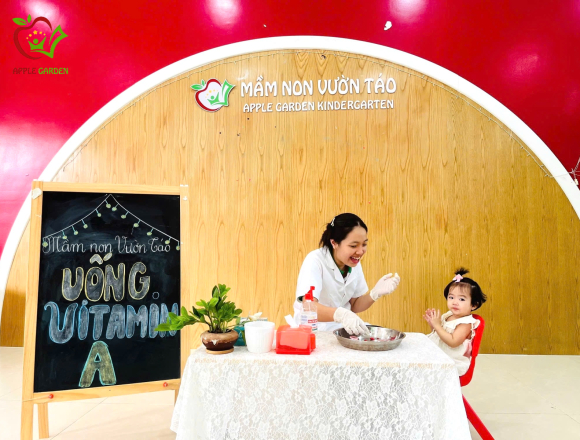 Bé Yêu Uống Vitamin A Tại Trường: Hành Động Bé Nhỏ, Ý Nghĩa Thật To!