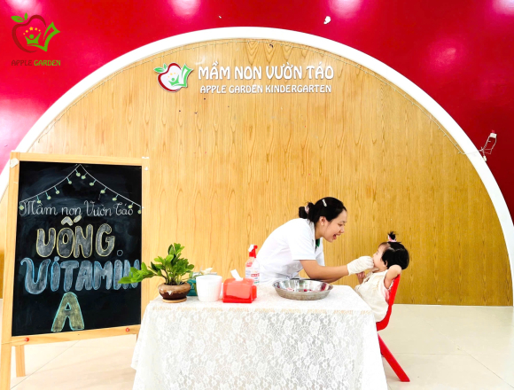 Bé Yêu Uống Vitamin A Tại Trường: Hành Động Bé Nhỏ, Ý Nghĩa Thật To!