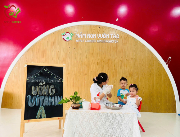 Bé Yêu Uống Vitamin A Tại Trường: Hành Động Bé Nhỏ, Ý Nghĩa Thật To!