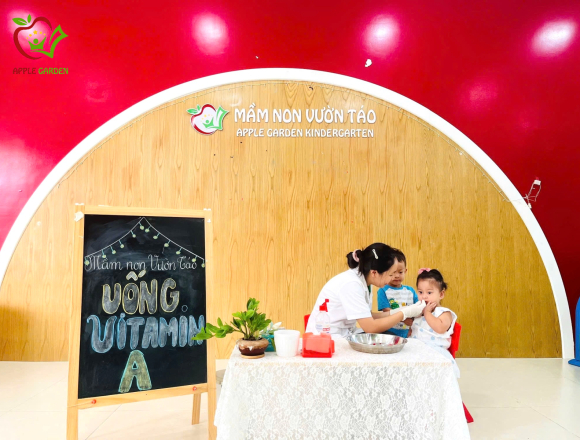 Bé Yêu Uống Vitamin A Tại Trường: Hành Động Bé Nhỏ, Ý Nghĩa Thật To!