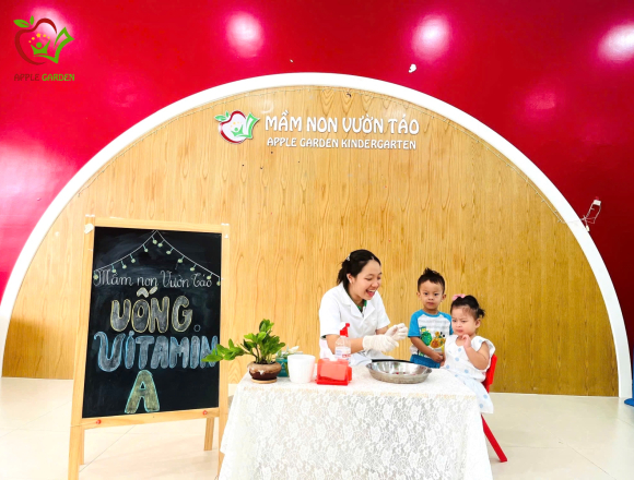 Bé Yêu Uống Vitamin A Tại Trường: Hành Động Bé Nhỏ, Ý Nghĩa Thật To!
