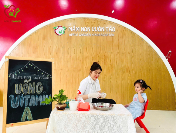 Bé Yêu Uống Vitamin A Tại Trường: Hành Động Bé Nhỏ, Ý Nghĩa Thật To!