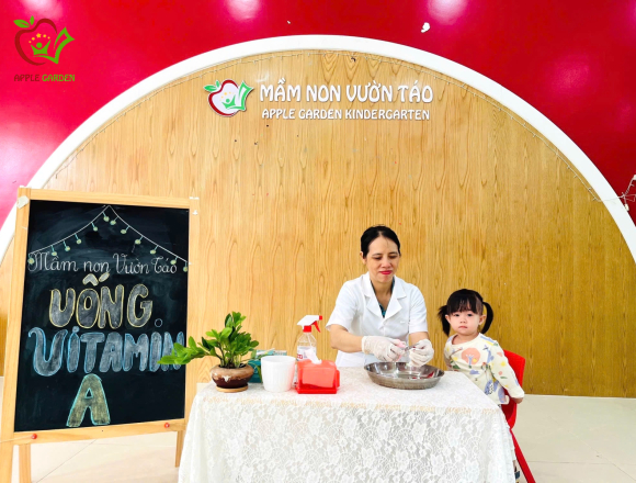 Bé Yêu Uống Vitamin A Tại Trường: Hành Động Bé Nhỏ, Ý Nghĩa Thật To!