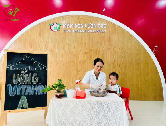 Bé Yêu Uống Vitamin A Tại Trường: Hành Động Bé Nhỏ, Ý Nghĩa Thật To!