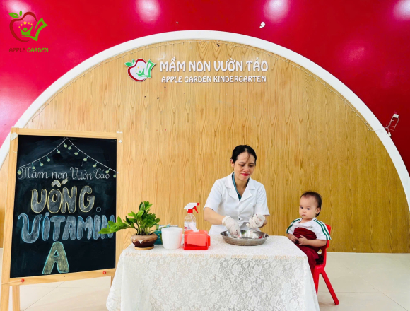 Bé Yêu Uống Vitamin A Tại Trường: Hành Động Bé Nhỏ, Ý Nghĩa Thật To!