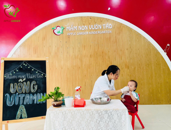 Bé Yêu Uống Vitamin A Tại Trường: Hành Động Bé Nhỏ, Ý Nghĩa Thật To!