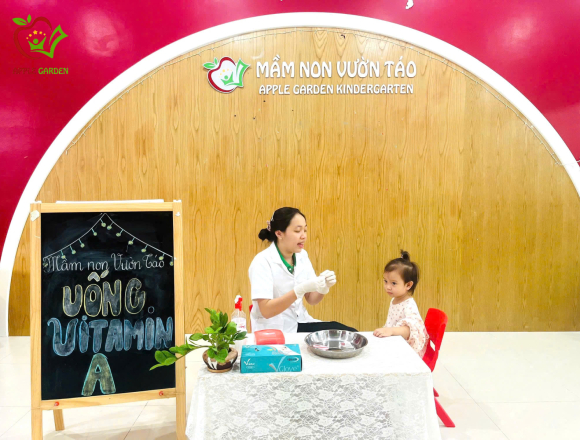 Bé Yêu Uống Vitamin A Tại Trường: Hành Động Bé Nhỏ, Ý Nghĩa Thật To!
