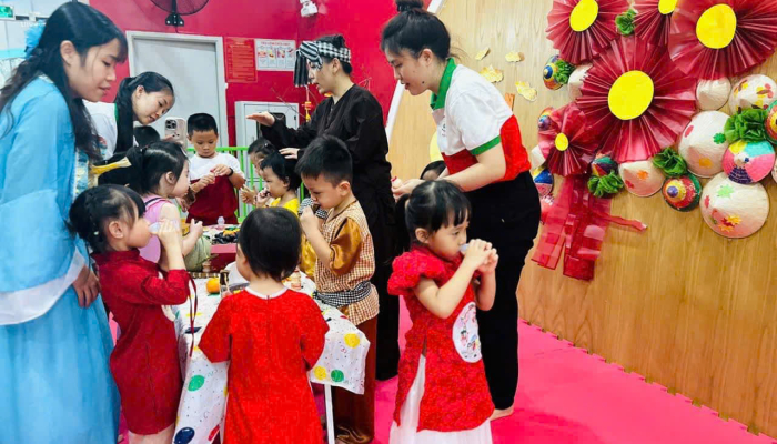 TRUNG THU CỦA CÁC BÉ GREEN APPLE 2 NHÀ AGK