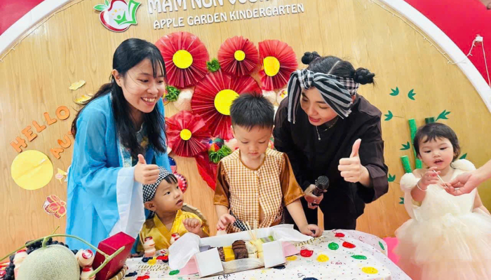 TRUNG THU CỦA CÁC BÉ GREEN APPLE 2 NHÀ AGK