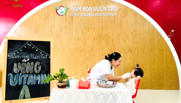 Bé Yêu Uống Vitamin A Tại Trường: Hành Động Bé Nhỏ, Ý Nghĩa Thật To!
