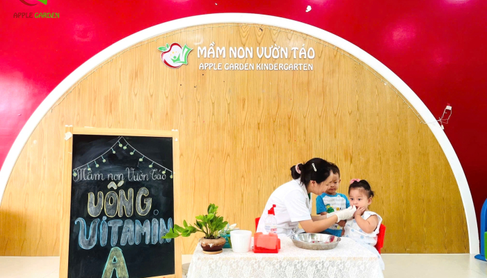 Bé Yêu Uống Vitamin A Tại Trường: Hành Động Bé Nhỏ, Ý Nghĩa Thật To!