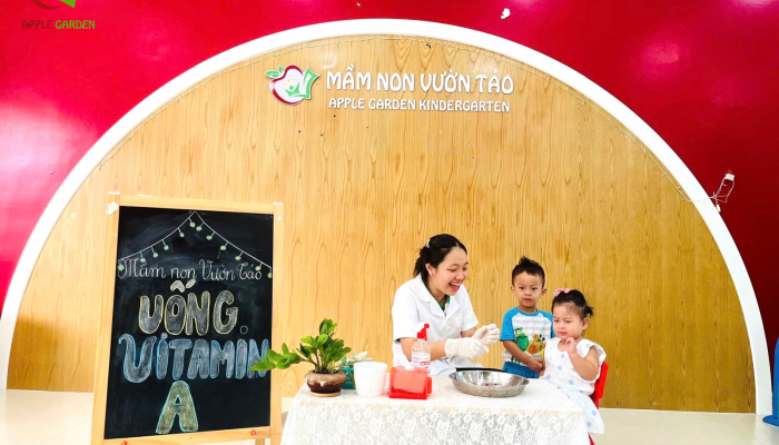 Bé Yêu Uống Vitamin A Tại Trường: Hành Động Bé Nhỏ, Ý Nghĩa Thật To!