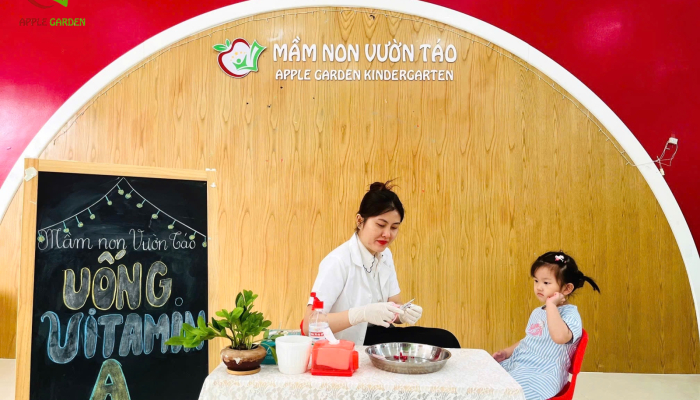 Bé Yêu Uống Vitamin A Tại Trường: Hành Động Bé Nhỏ, Ý Nghĩa Thật To!