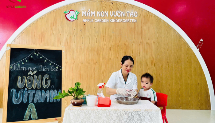 Bé Yêu Uống Vitamin A Tại Trường: Hành Động Bé Nhỏ, Ý Nghĩa Thật To!