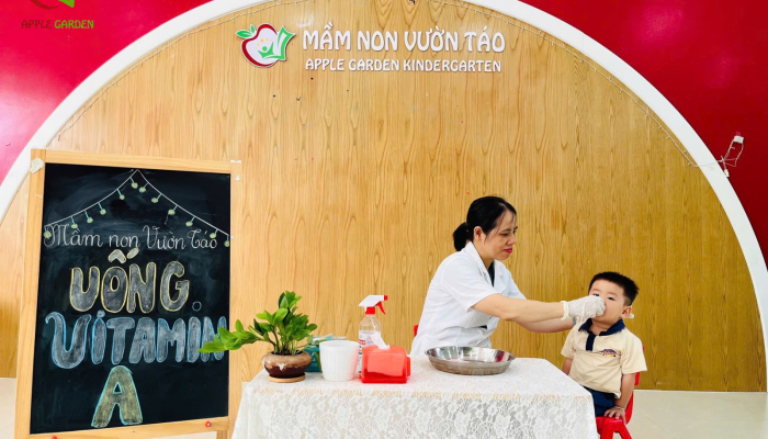 Bé Yêu Uống Vitamin A Tại Trường: Hành Động Bé Nhỏ, Ý Nghĩa Thật To!