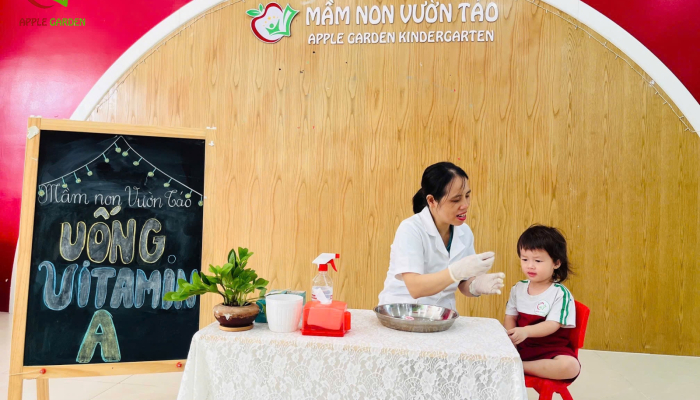 Bé Yêu Uống Vitamin A Tại Trường: Hành Động Bé Nhỏ, Ý Nghĩa Thật To!