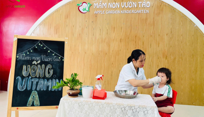 Bé Yêu Uống Vitamin A Tại Trường: Hành Động Bé Nhỏ, Ý Nghĩa Thật To!