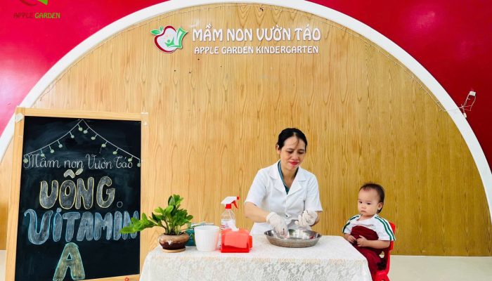 Bé Yêu Uống Vitamin A Tại Trường: Hành Động Bé Nhỏ, Ý Nghĩa Thật To!