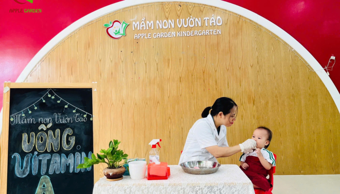 Bé Yêu Uống Vitamin A Tại Trường: Hành Động Bé Nhỏ, Ý Nghĩa Thật To!