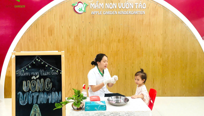 Bé Yêu Uống Vitamin A Tại Trường: Hành Động Bé Nhỏ, Ý Nghĩa Thật To!