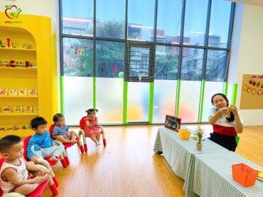 🍌🎉 BÉ KHÉO TAY – BÓC VỎ CHUỐI THẬT HAY! 🎉