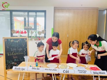 KHÁM PHÁ DIỆU KỲ CÙNG TÚI CẢM GIÁC TRÊN BÀN ÁNH SÁNG TẠI VƯỜN TÁO